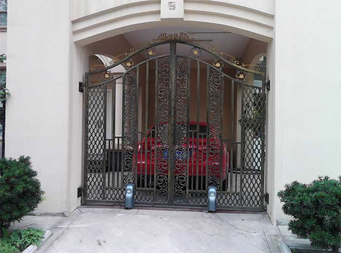 世纪新城B区轮滑式平开门工程