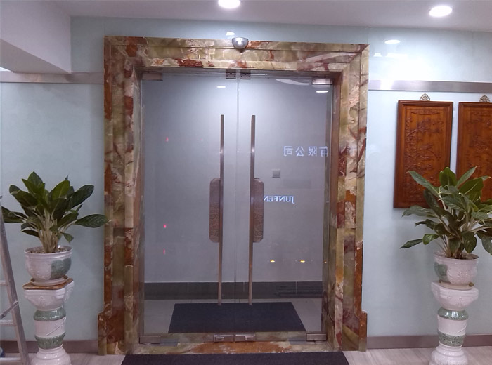 珠海俊丰装饰有限公司地弹簧门安装