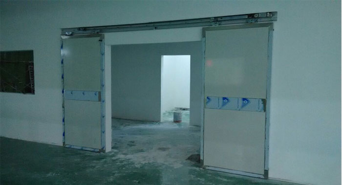 中山市龙煜塑料有限公司双开自动门工程图片1