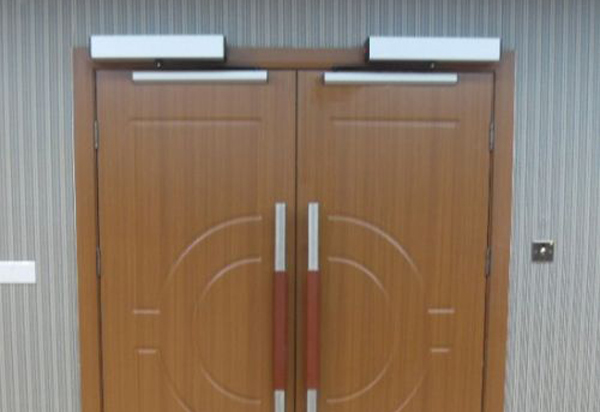 小兵室内平开门